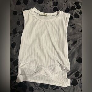 Small white cropped tee